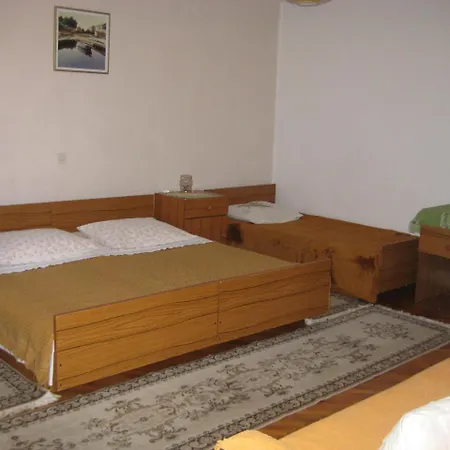 House Tonka アパート